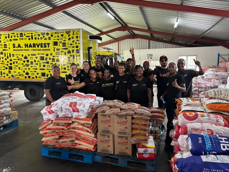 SA Harvest and The Cell C South African Rugby Legends Bring Christmas Cheer with Annual Food Drop