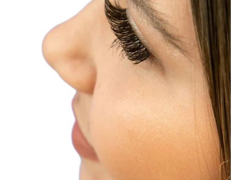 The New Innovative DIY Lash Extension System That Allows You To Apply Lashes Yourself