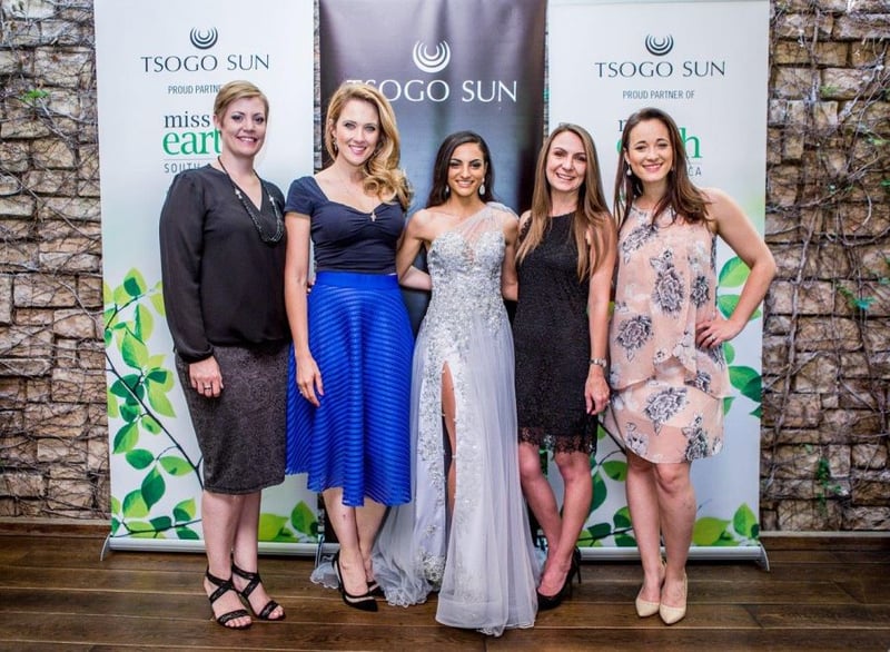 Miss Earth South Africa 2017 departs for the Philippines