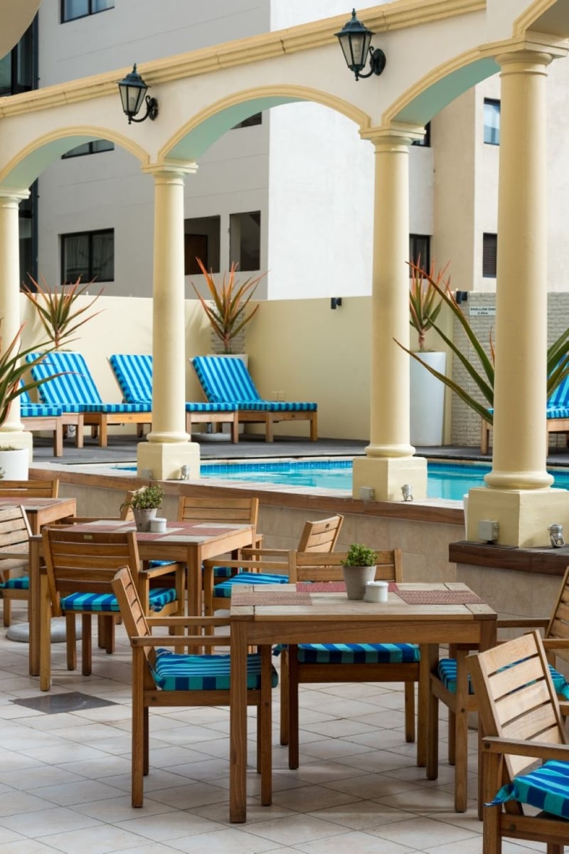 Radisson Blu Le Vendome Hotel invites you to enjoy the pool this summer!