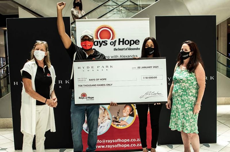 Generosity of Hyde Park Corner shoppers results in R10k donation to Rays of Hope