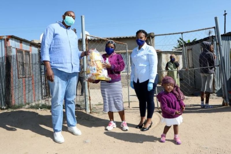 Engen retailers support 4 000 Diepsloot families with food hampers