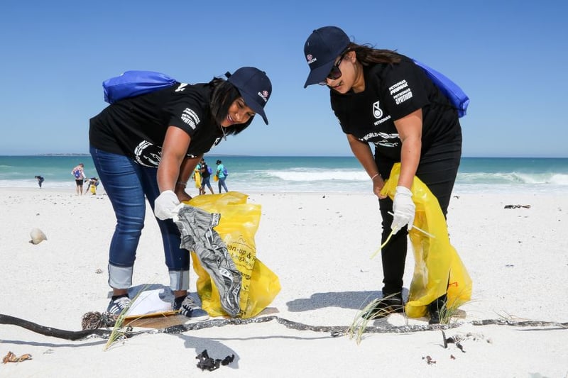 Engen employee’s clean-up Blaauwberg Nature Reserve