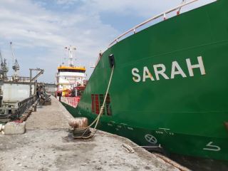 Barge Sarah at Walvis Bay