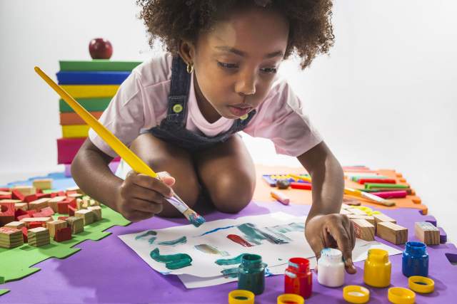 The programme incorporates executive functioning skills like planning, self-control and working memory, within the parameters of respect for the child, creativity, freedom and social skills