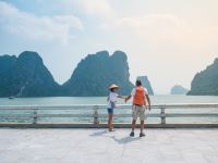 Man and Woman having fun traveling together on vacation