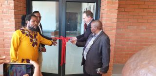 AfriSam CEO, Rob Wessels, Mayor of the Mkhambathini Municipality, Honourable Cllr Eric Ngcongo and Chief Nkosi L Mdluli officially opening the Nkanyezini Health Post. 