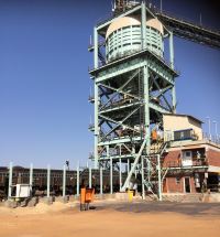 The automated load-out station receives ore from the bucket wheel reclaimer, which it weighs and divides into batches that are then deposited into rail wagons below.