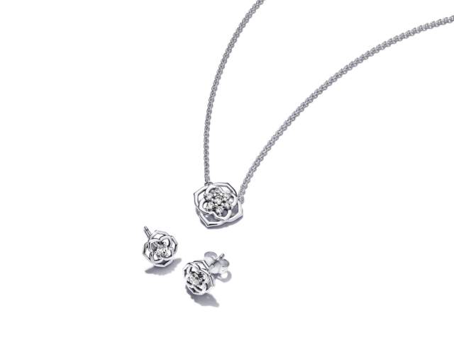 Sparkling Roses with Pandora Timeless Style