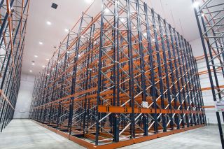 One of the chambers inside Idube’s 4 700 m² cold store. The installation of the storage system from APC Storage Solutions SA enables Idube to store 12 000 tonnes of frozen product across all three chambers. 