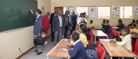 Caption: The Ambassador of Japan in the Republic of South Africa, H.E. Mr. Shigeyuki Hiroki, shares a lesson in Japanese with the learners of Mpolokeng Primary School in Botshabelo, in the Motheo district in the Free State.