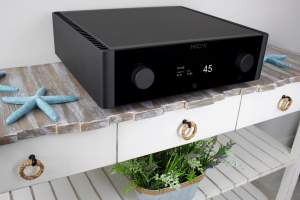 Award winning Michi Range extends to include Integrated Amplifiers